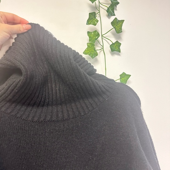 H&M Oversized Turtleneck Sweater - Picture 4 of 4